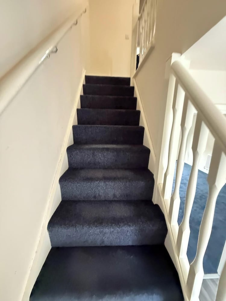 Central 2 Bed Home - Parking, Ev Point, Garden