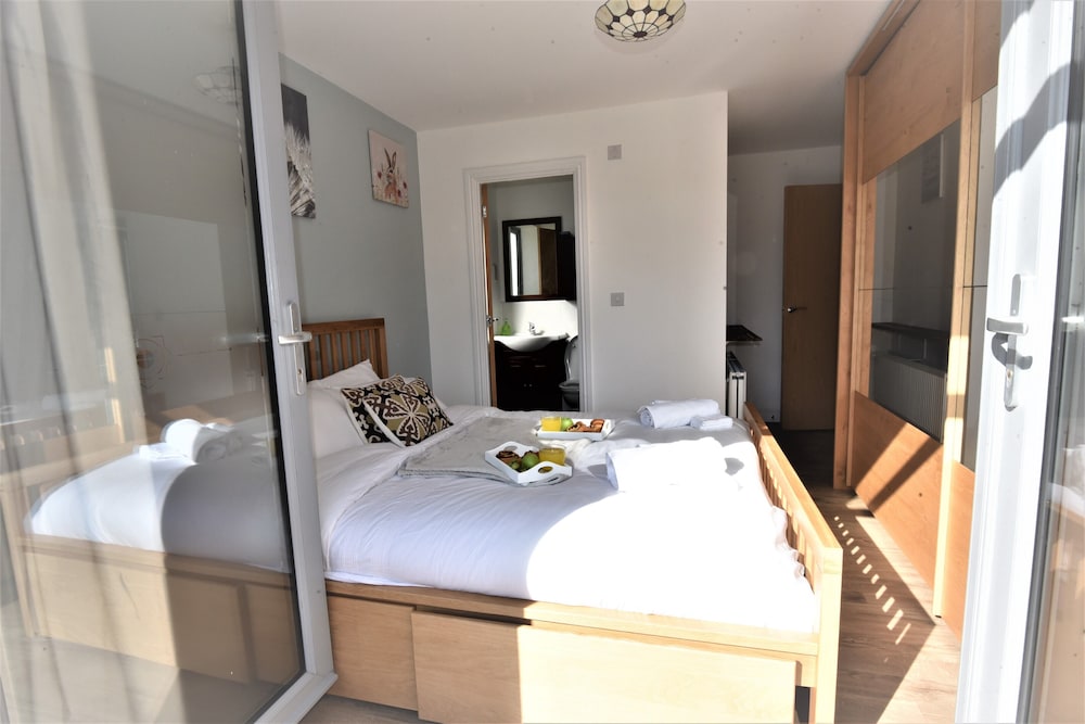 Hughenden Garden Luxury Apartment view 4