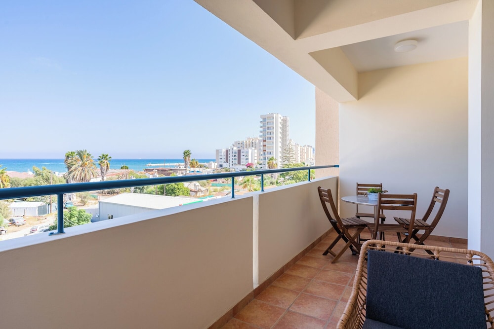 Bayview 2-BR Apartment in Larnaca