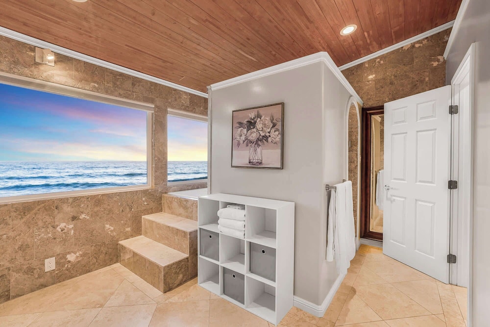 @marbella Lane-oceanfront Retreat w/ Stunning View