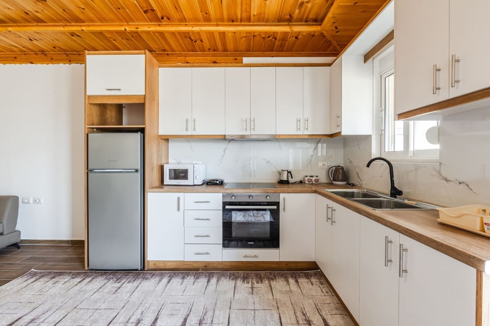 Hillside Apartment Gjirokast r 2