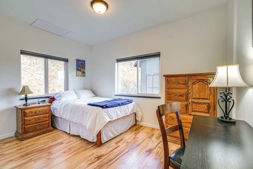 Panoramic Mtn Views: 5-acre Escape in Palmer!