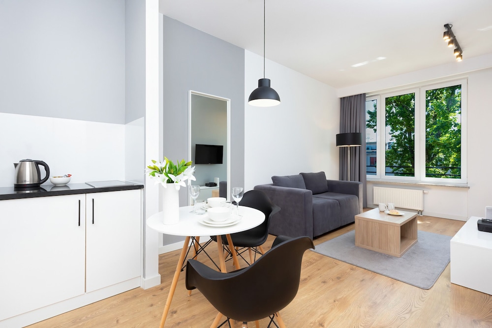 Apartment Warsaw Sławinska by Renters