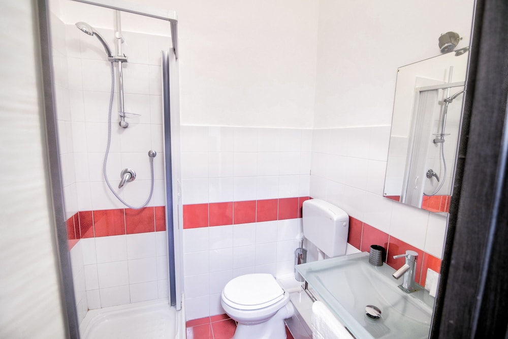 Maqueda Central Suites en Palermo — bathroom