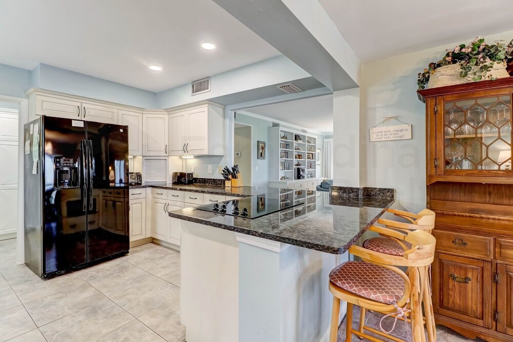 Fernandina Beach Vacations - Dog Friendly Oceanfront Beach House by RedAwning - Property Image 15