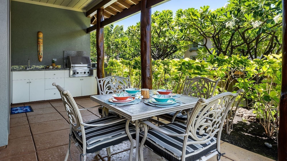Tropical Escape w/ Lanai, BBQ & Resort Amenities - Vrkcv