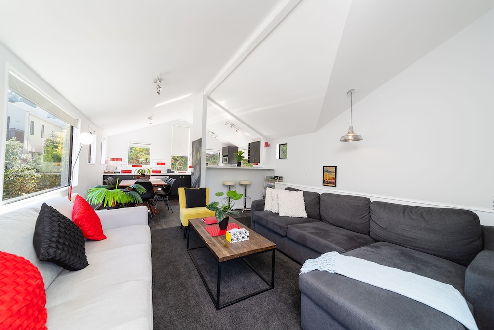16 guests. Unique, central, mountain & lake views