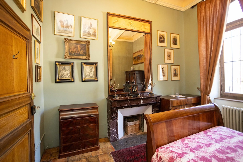 18th Century Ch Teau With Stunning Pool Gardens