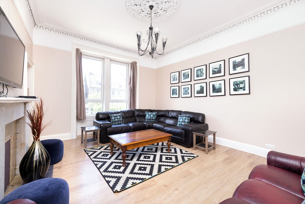 JOIVY Cosy 3bed Family Flat near Leith