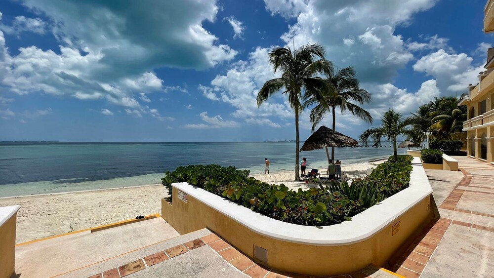 tropical apartment
