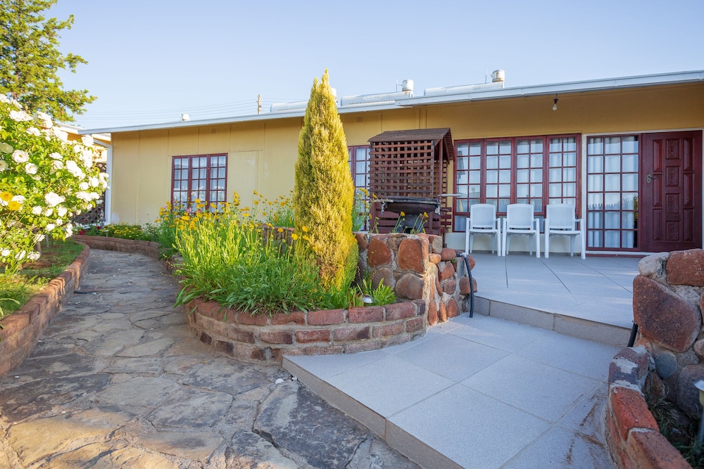Gariep Dam SunRose Group of Guest Houses
