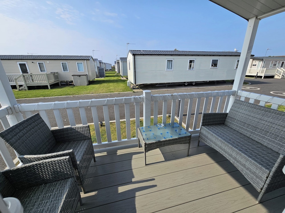 Angie 2 Bed Rhyl Robinhood