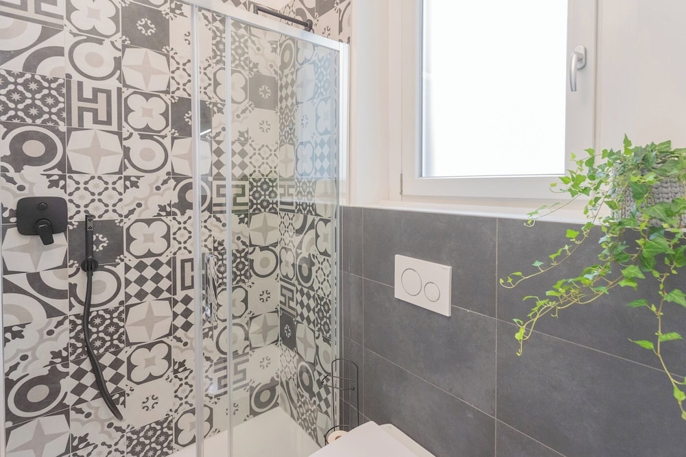 A Step From the Lake Apartment by Rent all Como