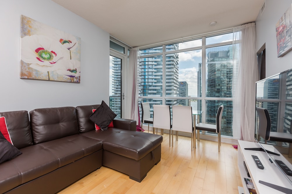 Iceboat Terrace-Downtown-Ent District