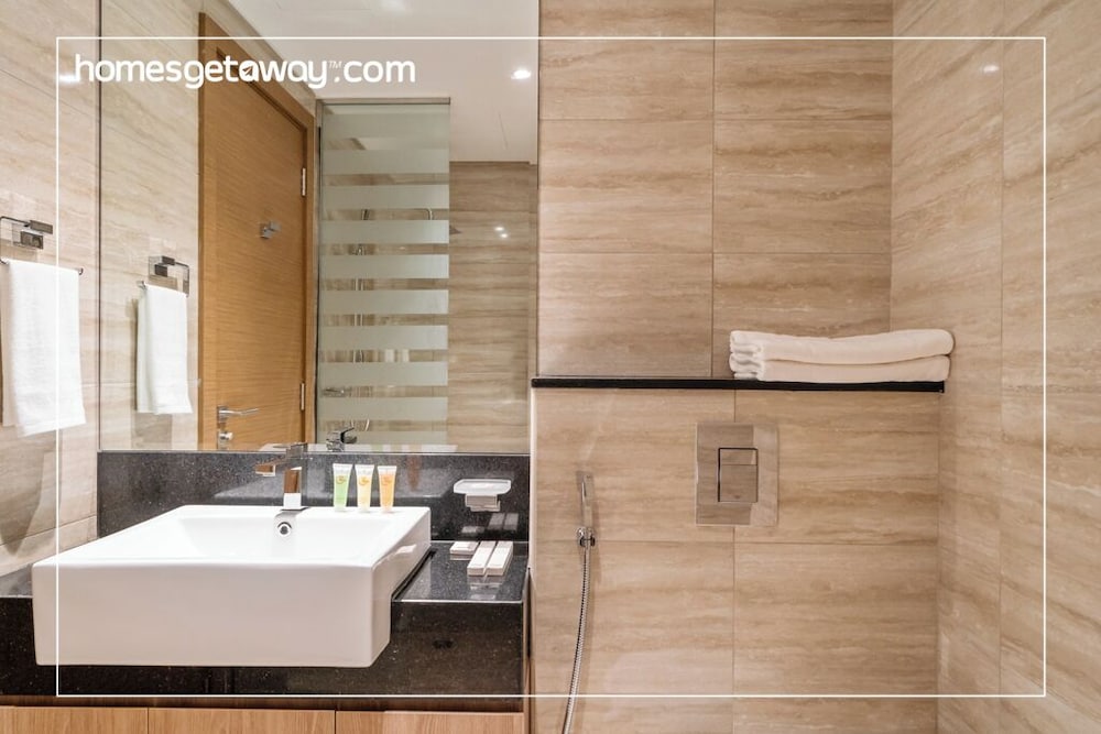 Modern 2BR – Canal-Side Elegance