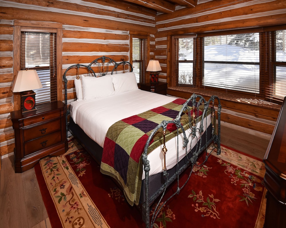 Timbercreek #10b 3 Bedroom Home by RedAwning