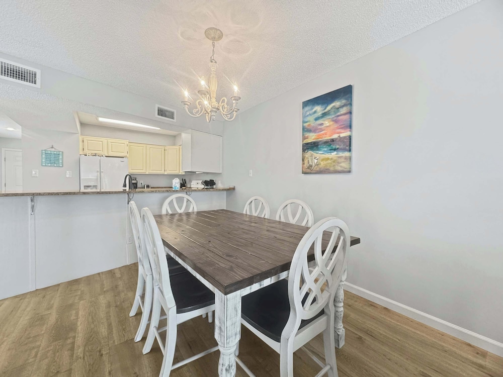 Duplex Beach Home for 6 With Balcony & Resort-style Amenities