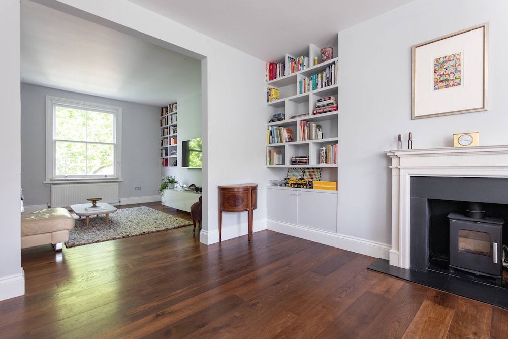 Bassett Road XII by Onefinestay