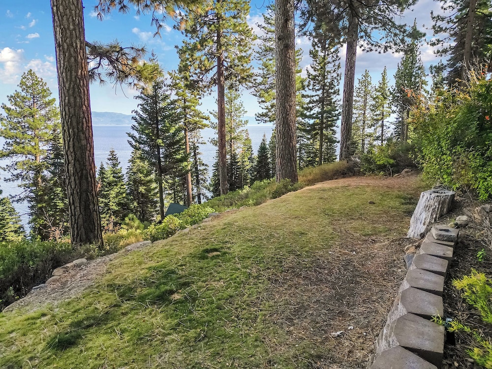 Tahoe Mountain Retreat Sleeps 12!