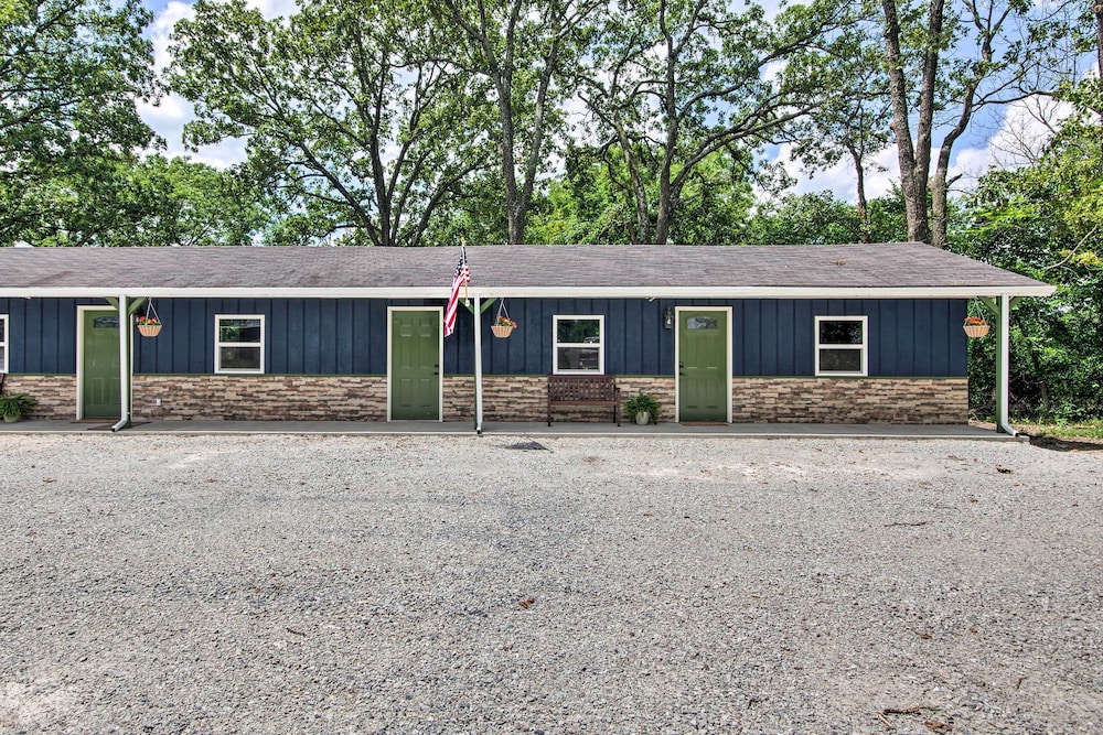 Omaha Vacations - Omaha Apartment w/ Yard - 15 Miles to Branson - Property Image 4
