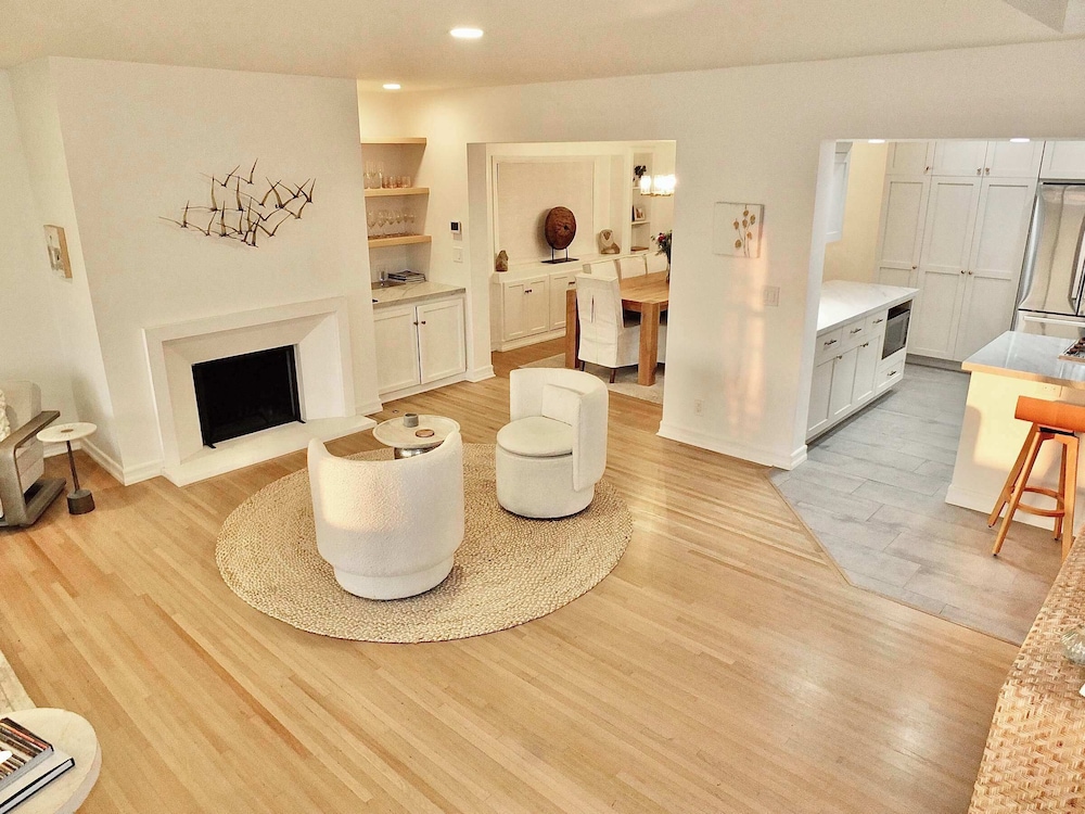 Beachfront Estate - LB Peninsula