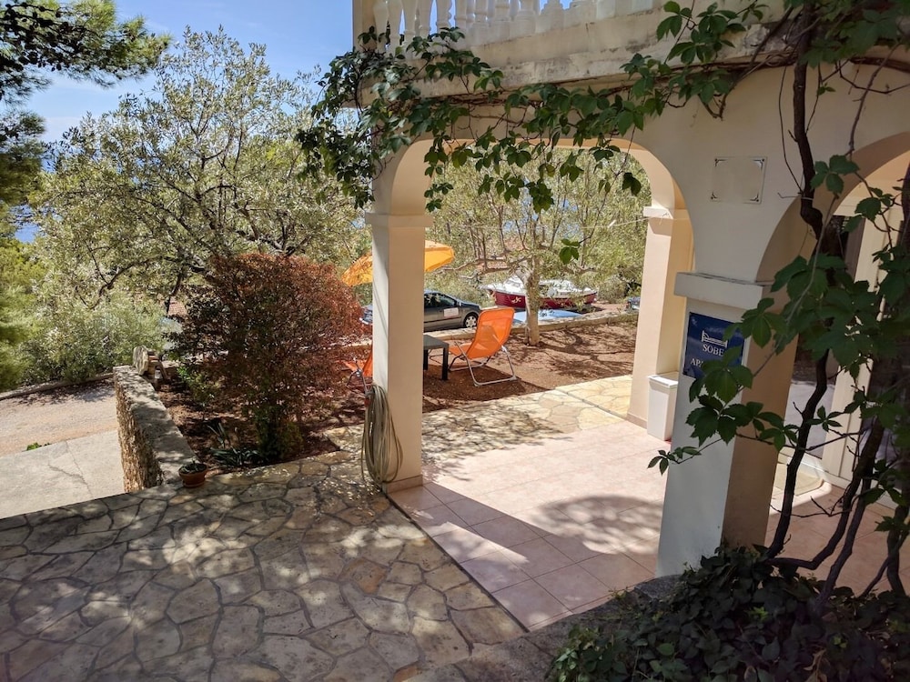 Var - With Nice Garden - A1 view 3