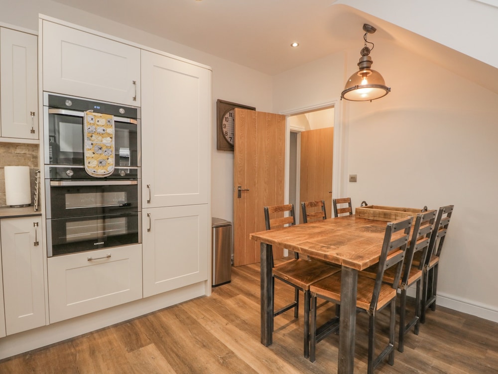 Oak Cottage