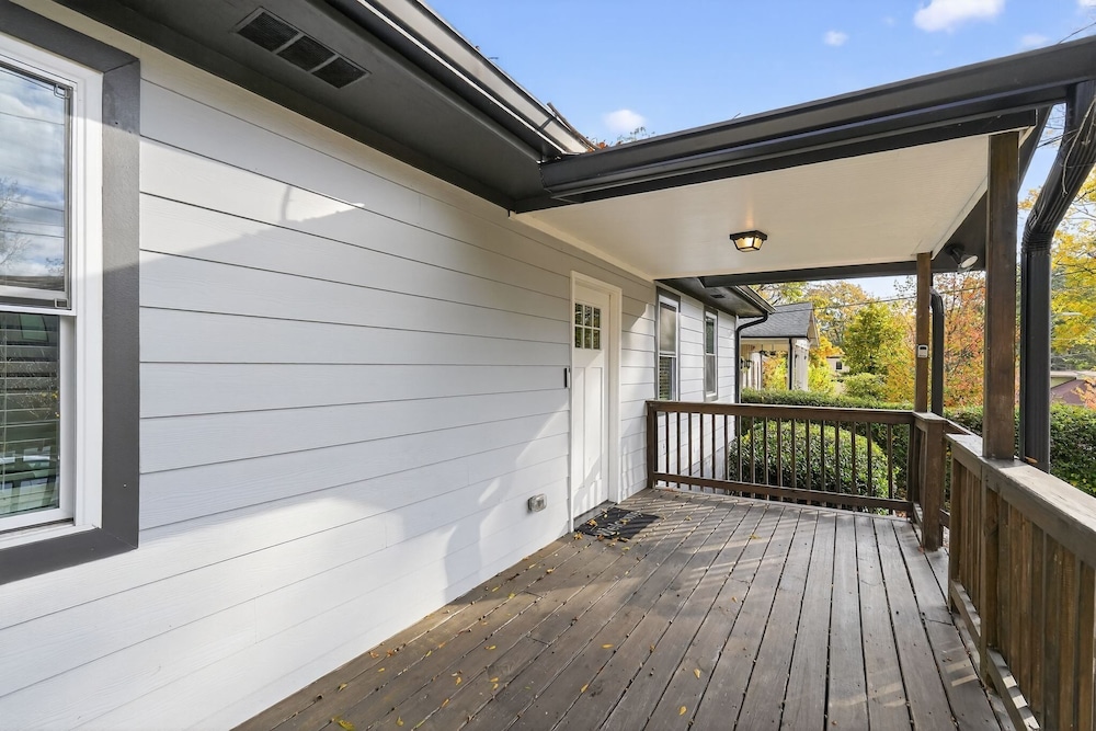 Spacious 4br Mozley Park Home With Fenced Yard 4 Bedroom Home