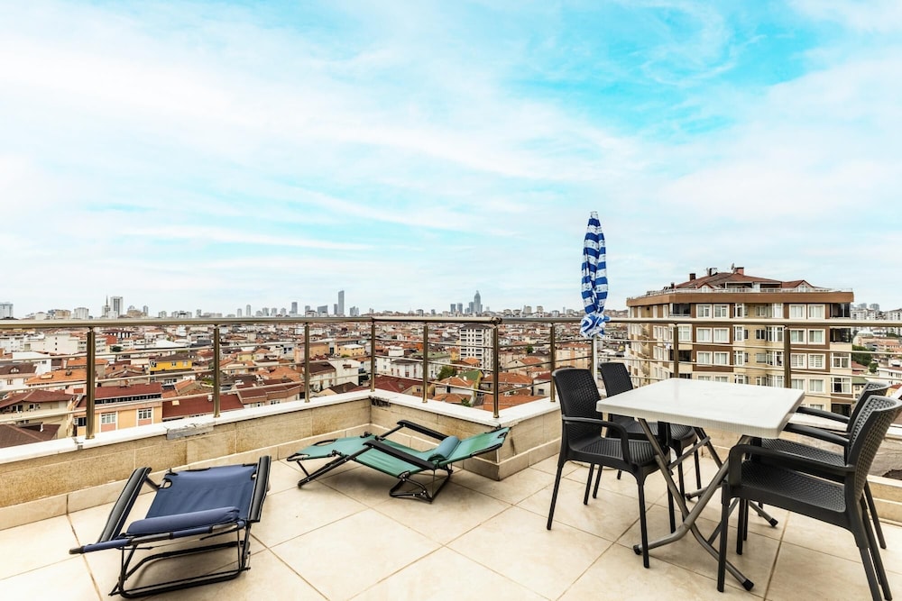 City View Flat w Terrace 10 min to Buyaka Mall
