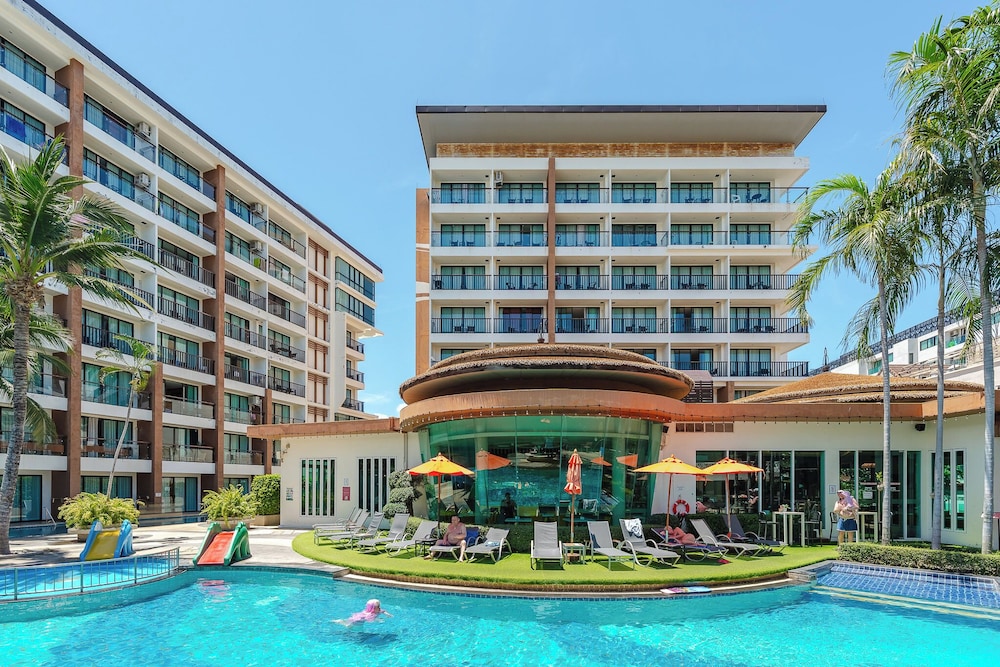Chill & Play Near Beach Pool C202