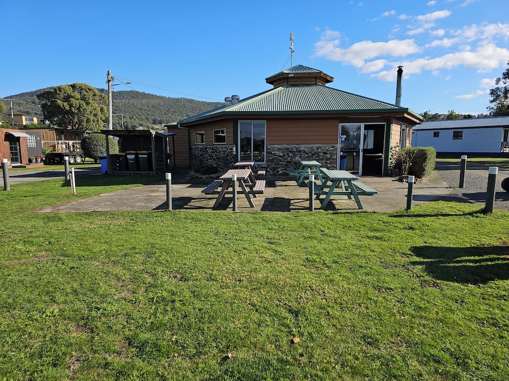 Snug Beach Cabin And Caravan Park