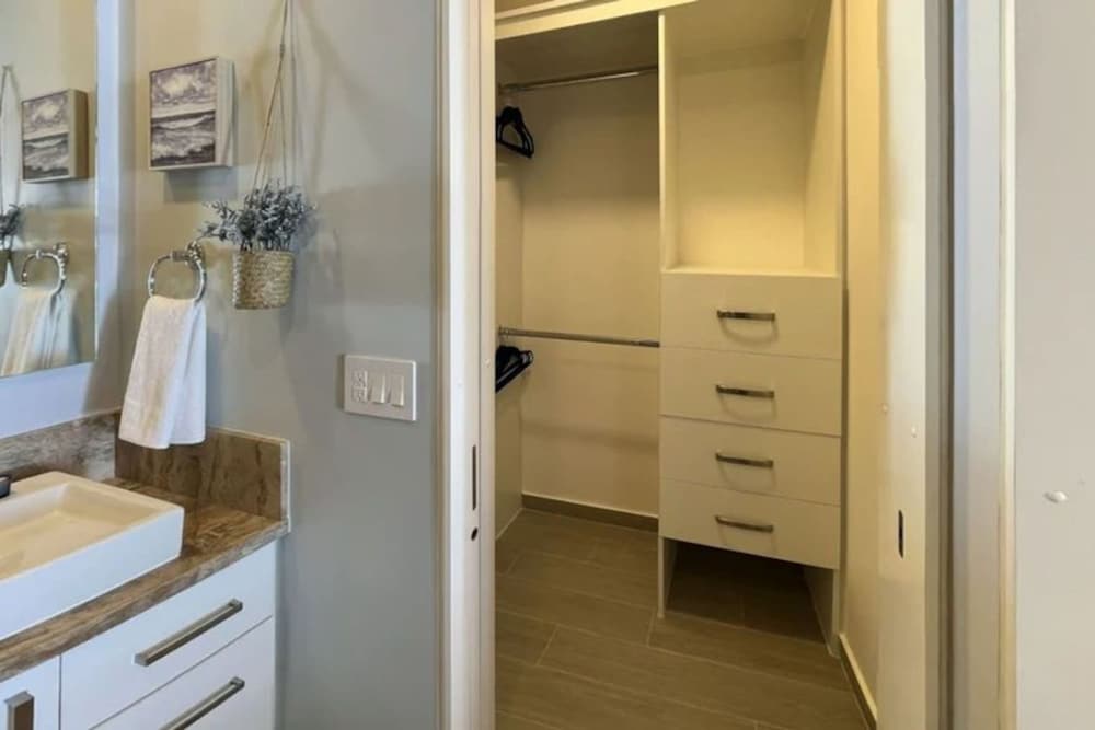 Beach Condo Kitchen Hot Tub