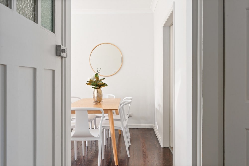 Bright 3-bed Apartment Near Coogee Beach
