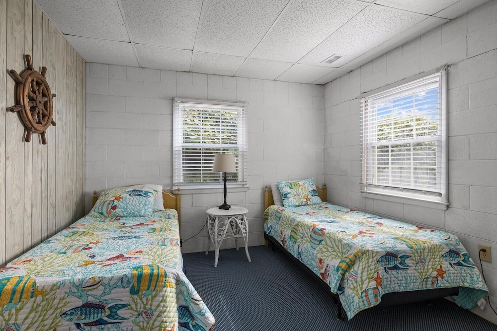 Bryant Cottage 6 Bedroom Home