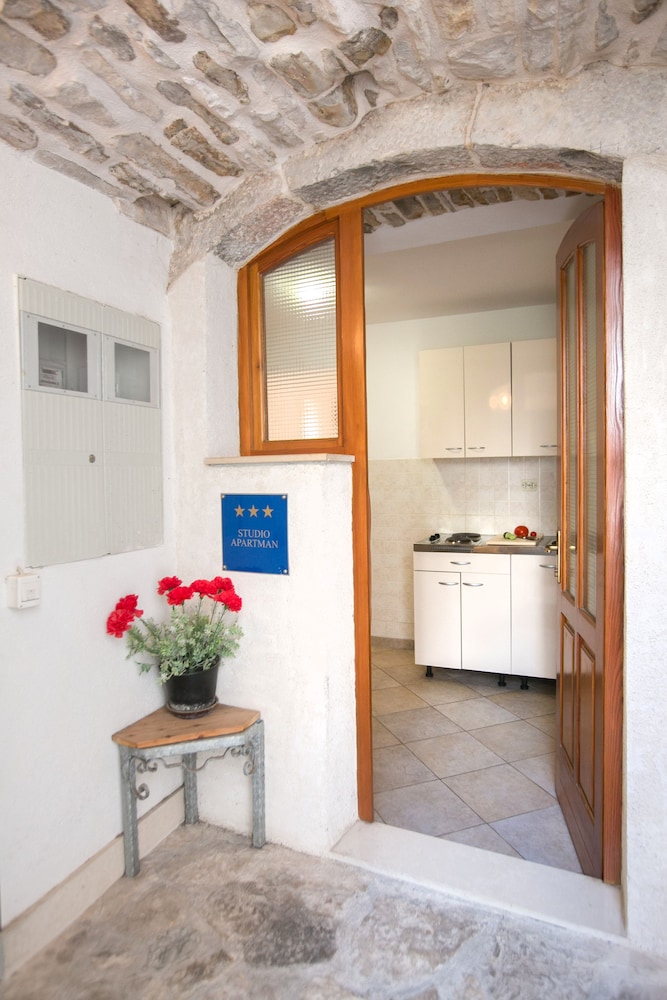 One Bedroom Apartment Nincevica street photo 3