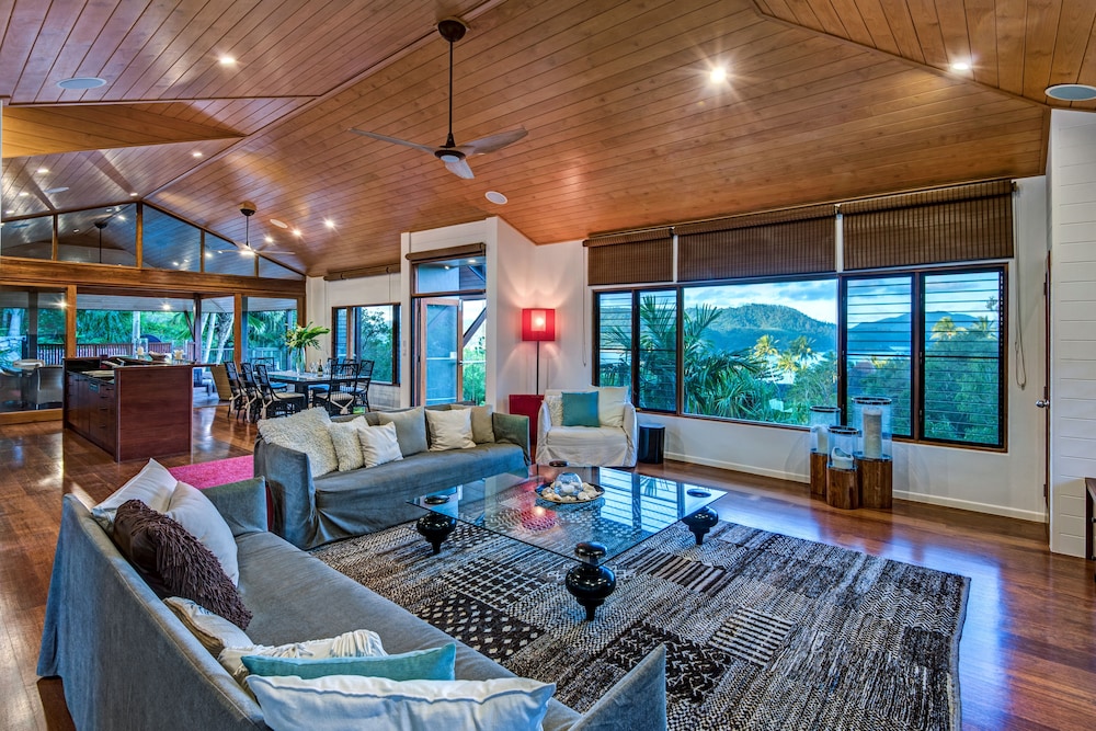 Iluka Luxury House With Ocean Views On Half Acre With Pool And Two Golf Buggies