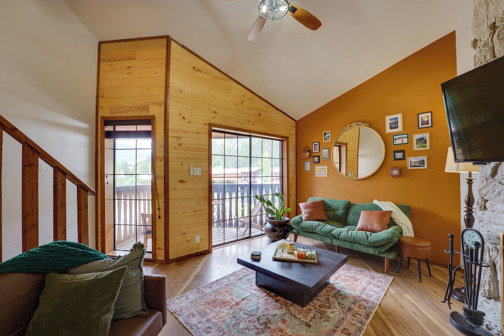 Red River Home w/ Ski Slope, Mtn & River Views!