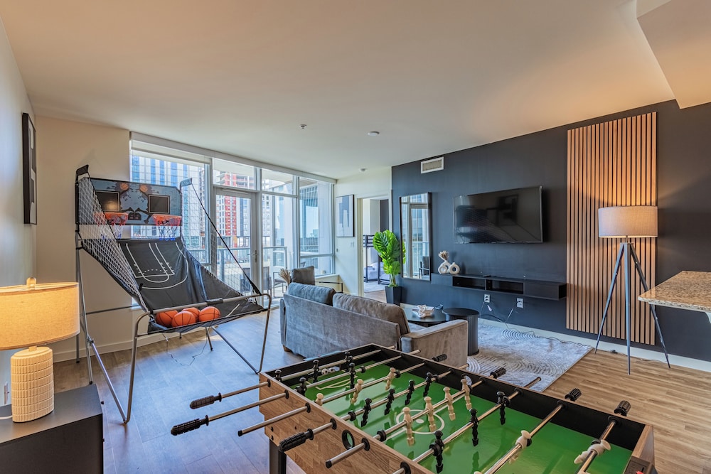ROVE LIVING/KL - 44 Monroe