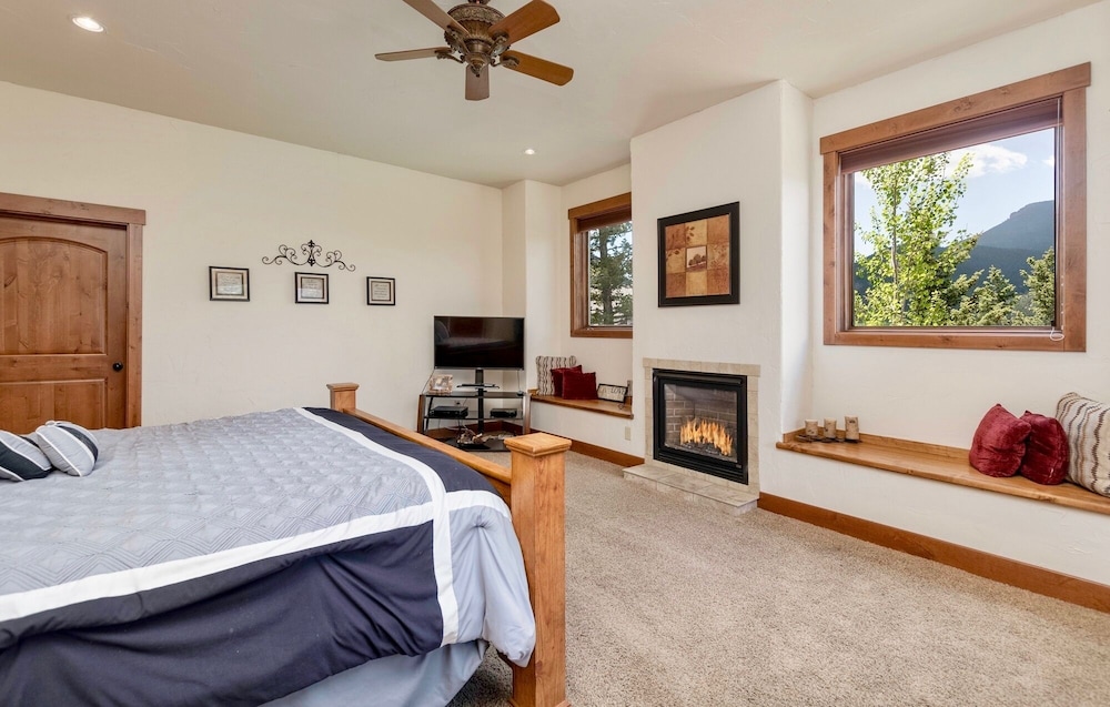 Elk Summit Vacation Home At Windcliff 5 Bedroom Home by RedAwning