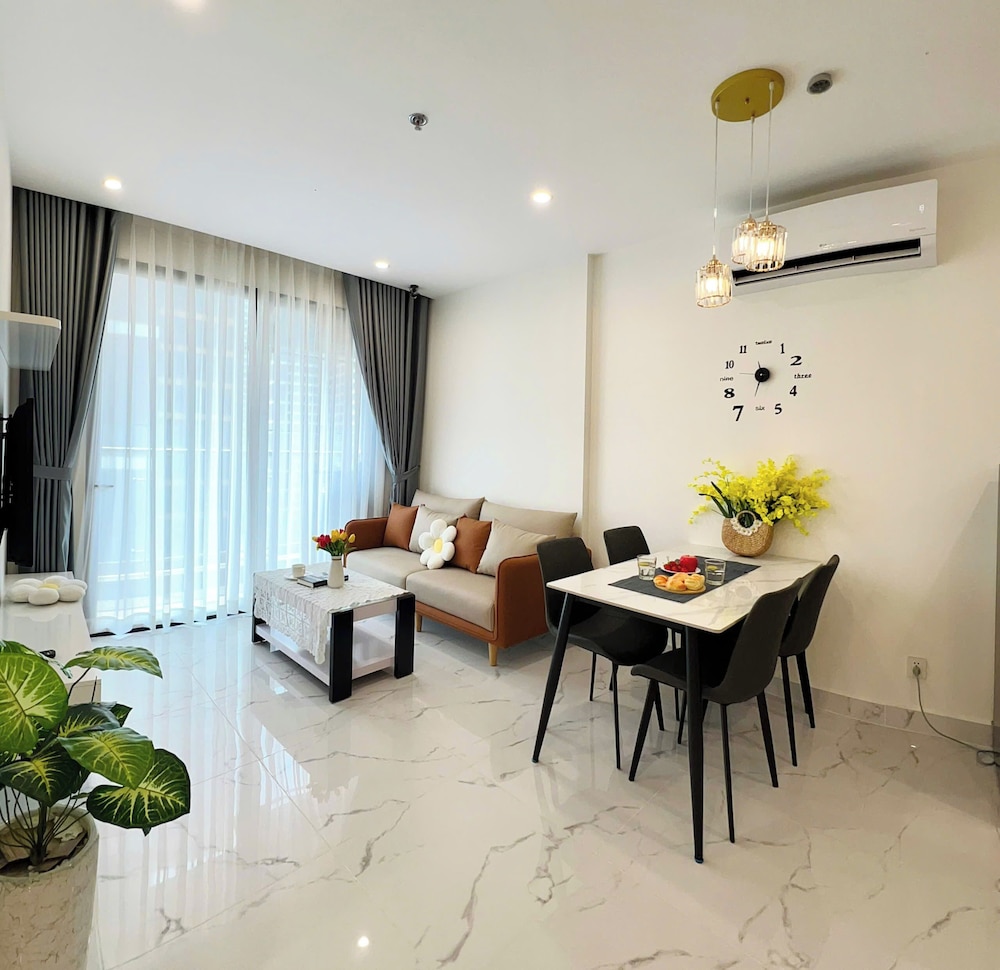 Lyshing Apartment in Vinhomes Grand Park