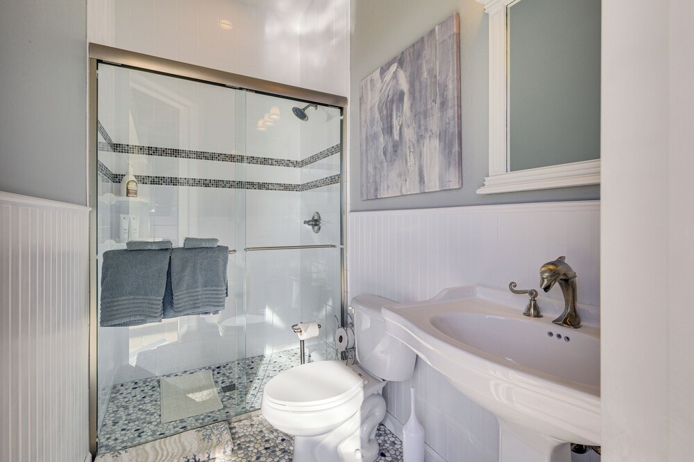 3 Mi to Bonita Beach: Outdoor Oasis w/ Pool & Spa!