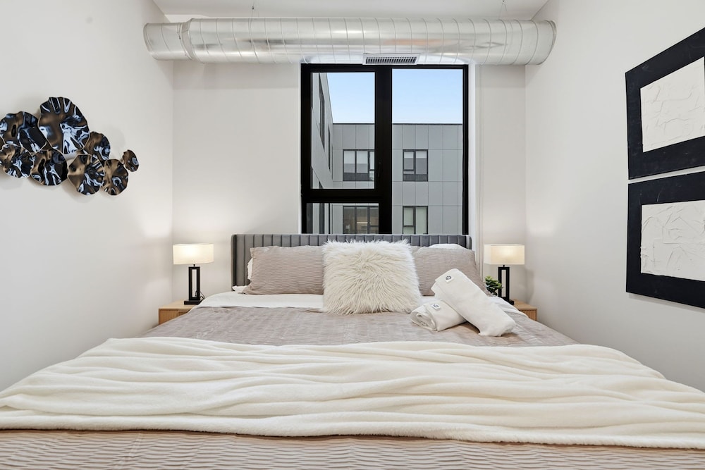 Comfy Condo - Gym Free Parking Modern Amenities