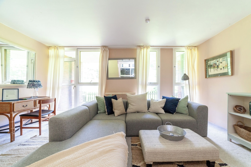 Mezzanine 3-bed In Central London