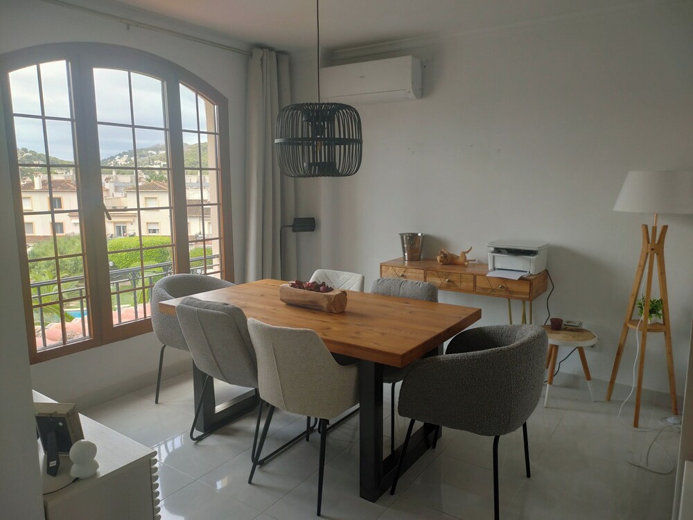 Apartment - Sleeps 4 - Pool - Balcony - Parking