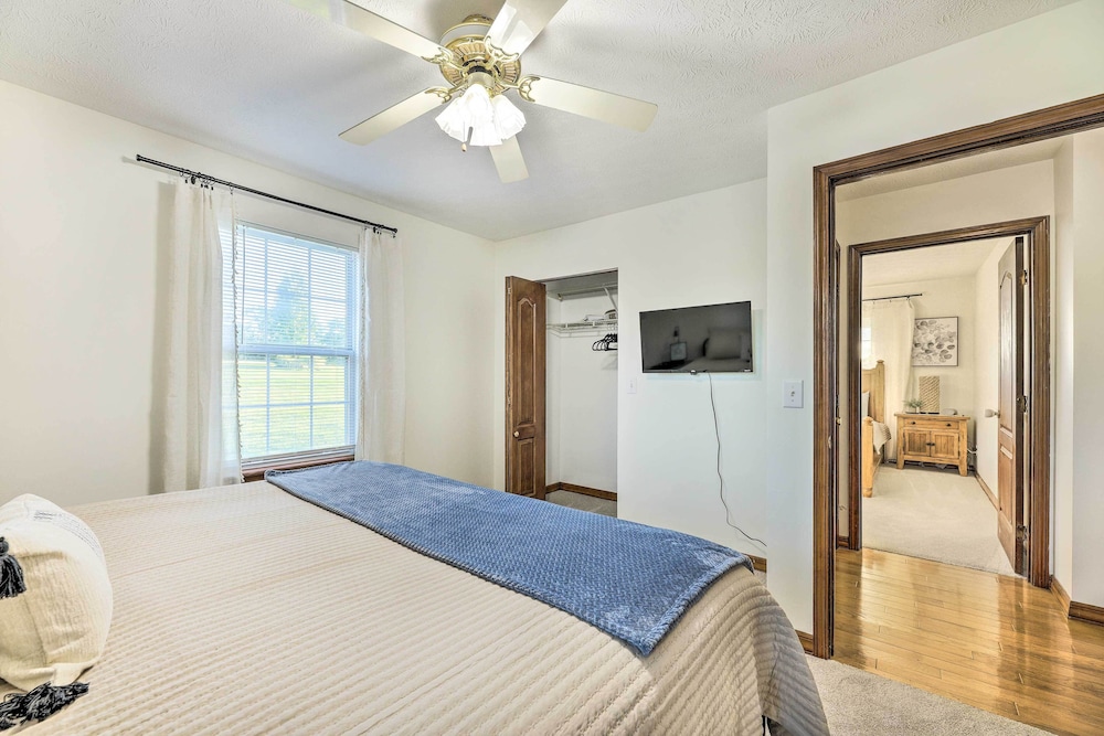 Williamstown Gem w/ Private Pool & Hot Tub! view 4