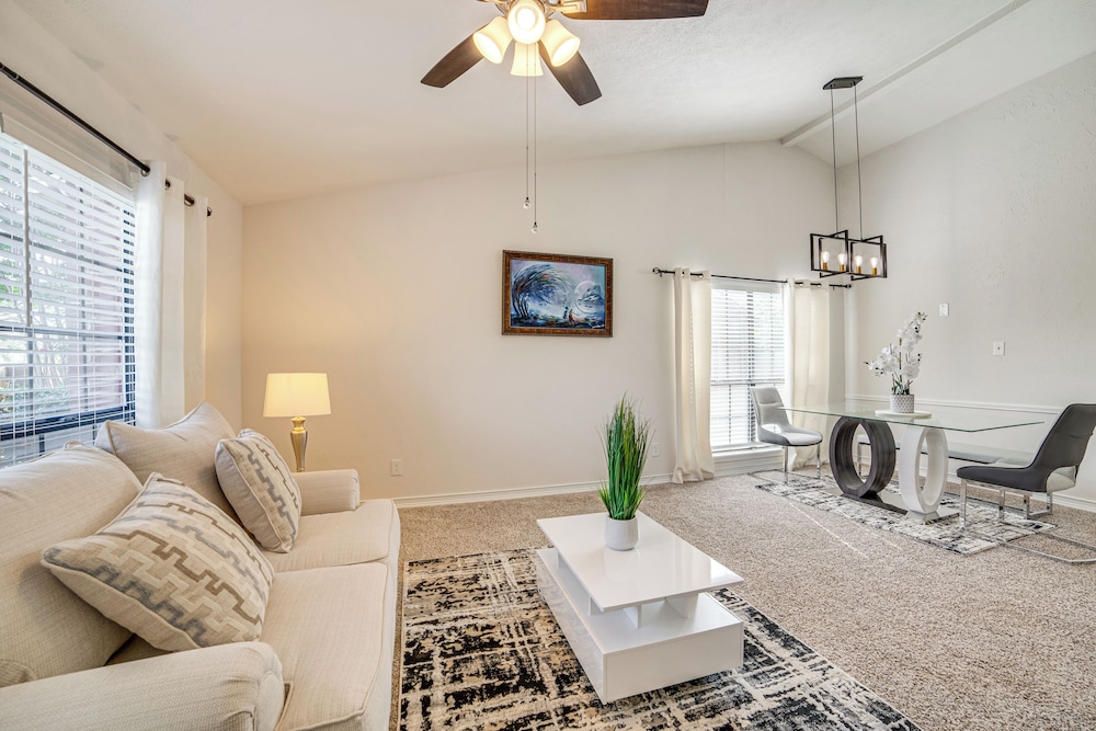 Fenced-in Yard: Home < 1 Mi to Lake Ray Hubbard!