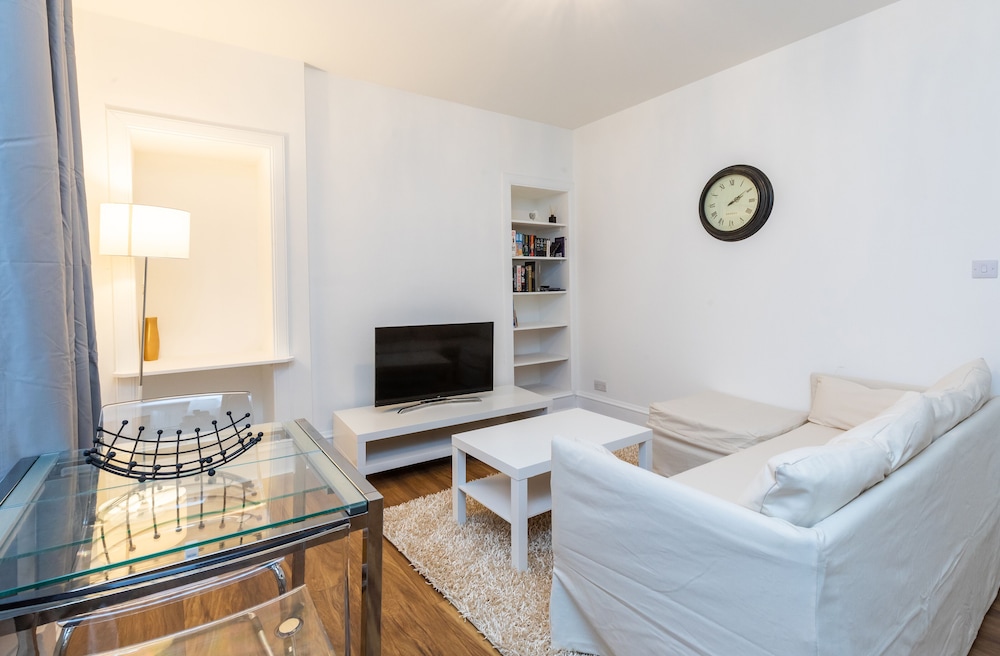 Dbeautifiers Apartments - Adults Only view 5