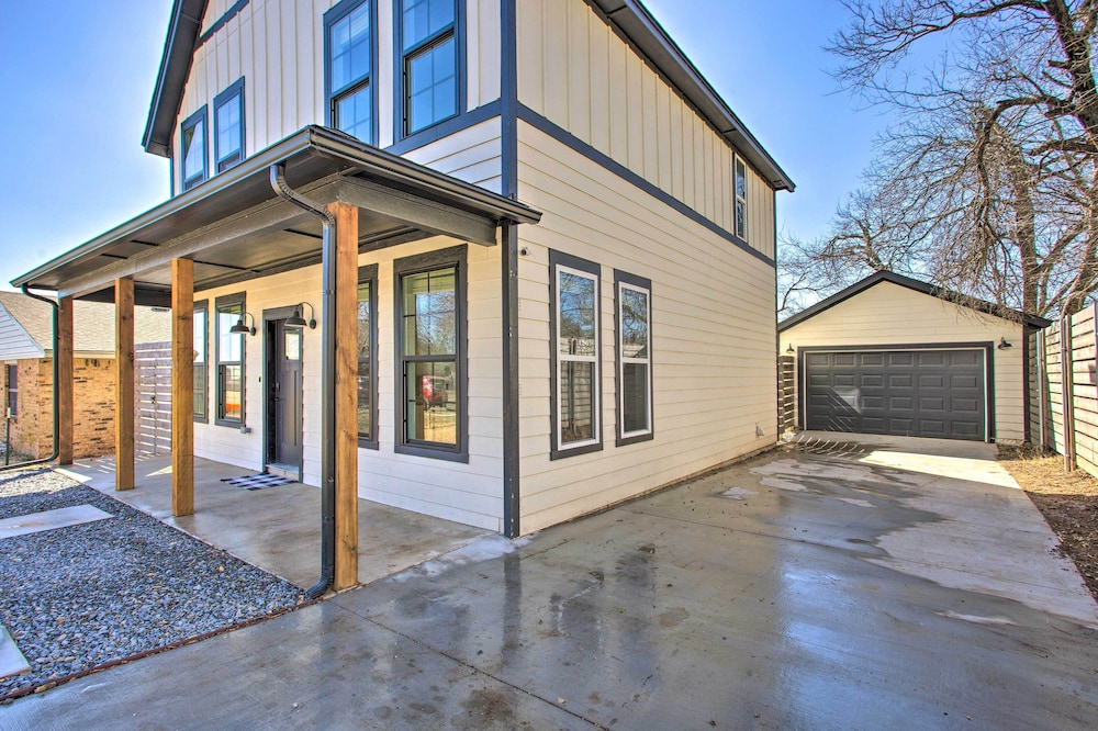 Stylish OKC Farmhouse w/ Garden - Close to OU view 3