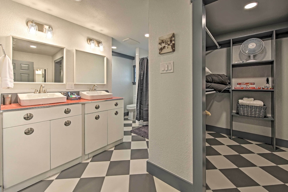Retro Updated Blanco Abode - Steps to Main Street! view 4