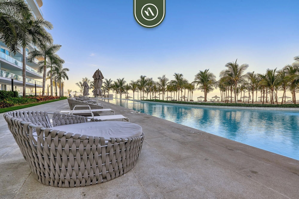 Stunning Oceanview Two Story Condo - Beach - Gym